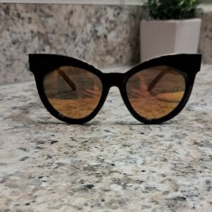Chic Black Sunglasses